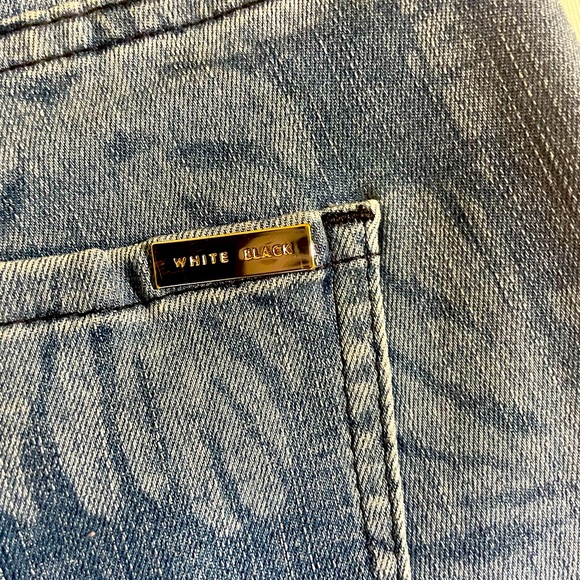 Price Drop‼️⬇️ White House Black Market NWOT Sz. 0 Skinny Jeans Med blue. NWOT - Picture 8 of 10